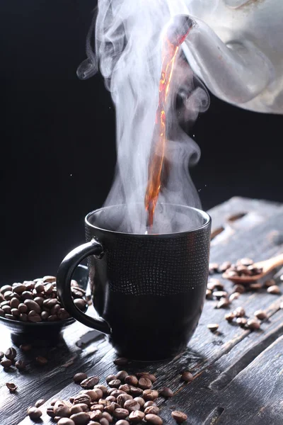 Káva Nápoj Připravený Pražených Kávových Zrn Tmavě Zbarvená Hořká Mírně — Stock fotografie