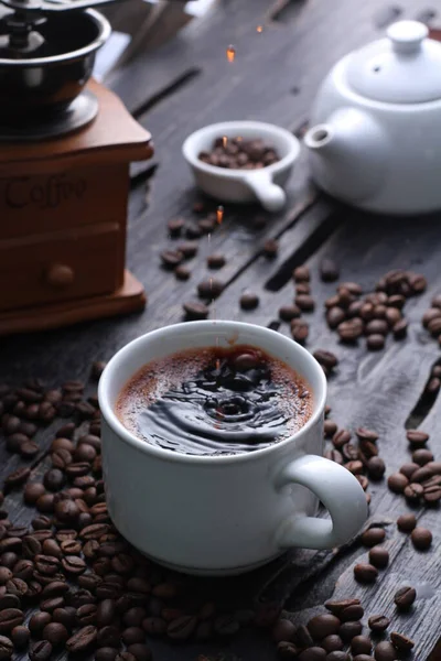 Káva Nápoj Připravený Pražených Kávových Zrn Tmavě Zbarvená Hořká Mírně — Stock fotografie