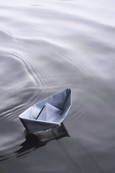 Лодка Плавает Воде — стоковое фото