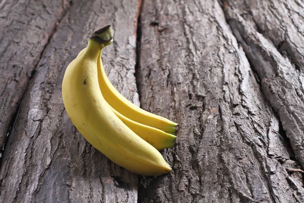 Bananas Maduras Mesa Casca — Fotografia de Stock