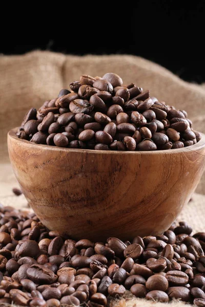 Kávová Zrna Jsou Semínkem Kávovníku Zdrojem Kávy Pecka Uvnitř Červeného — Stock fotografie