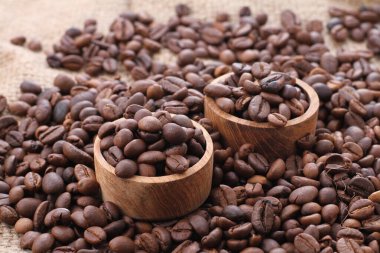 Kahve çekirdeği, kahve bitkisinin tohumu ve kahve kaynağıdır. Kırmızı ya da mor meyvenin içindeki çekirdek. Bu meyve sık sık bir kahve kirazı olarak adlandırılır. Tıpkı sıradan kirazlar gibi, kahve meyvesi de 