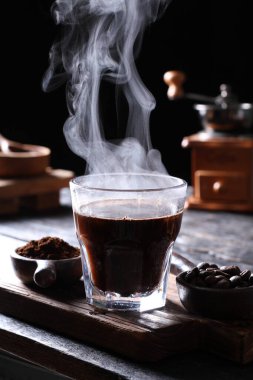 Kahve çekirdeği, kahve bitkisinin tohumu ve kahve kaynağıdır. Kırmızı ya da mor meyvenin içindeki çekirdek. Bu meyve sık sık bir kahve kirazı olarak adlandırılır. Tıpkı sıradan kirazlar gibi, kahve meyvesi de 