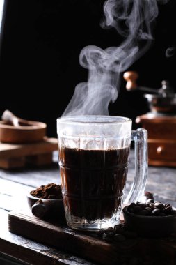 Kahve kavrulmuş kahve çekirdeklerinden yapılan bir içecektir. Koyu renkli, acı ve hafif asitli kahvenin öncelikle kafein içeriğinden dolayı insanlar üzerinde uyarıcı bir etkisi vardır. Sıcak içecekler için dünyadaki en yüksek satışa sahip yer..