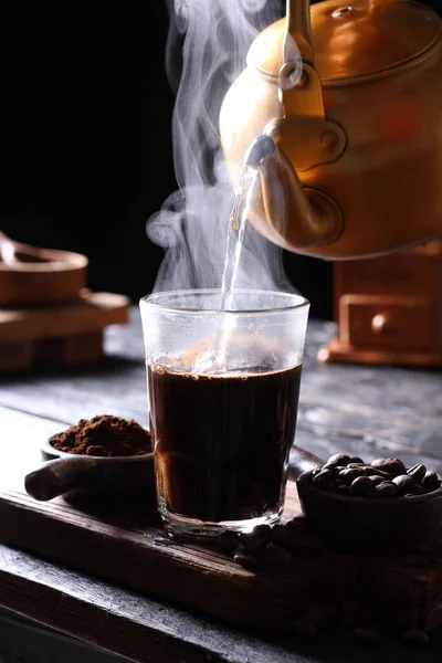 Koffie Een Drank Bereid Uit Gebrande Koffiebonen Donker Gekleurde Bittere — Stockfoto