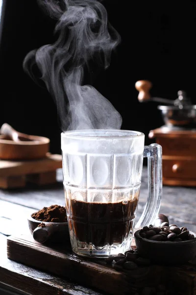 Koffie Een Drank Bereid Uit Gebrande Koffiebonen Donker Gekleurde Bittere — Stockfoto