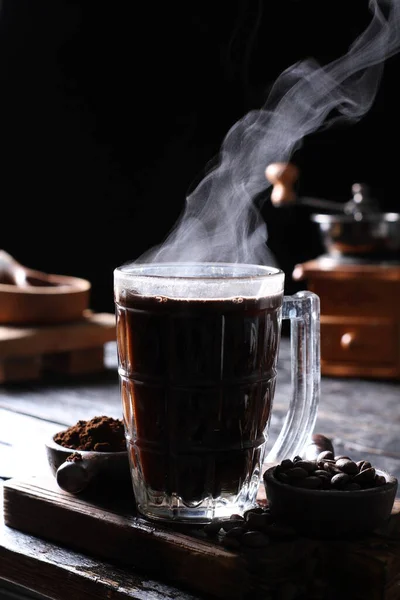 커피는 원두로 음료이다 커피는 사람에게 자극적 영향을 미치는데 커피에 카페인때문입니다 — 스톡 사진