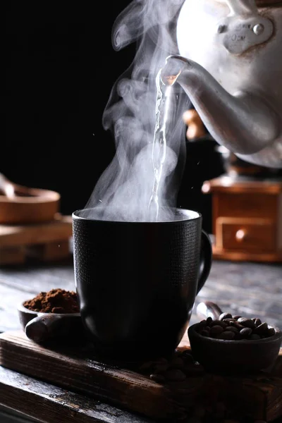 Koffie Een Drank Bereid Uit Gebrande Koffiebonen Donker Gekleurde Bittere — Stockfoto