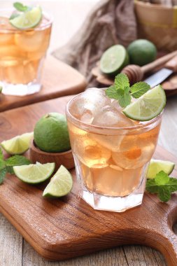 Naneli taze portakal ve garnitür.