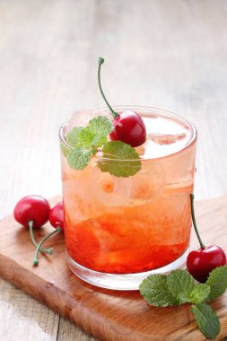 Atomik fasulye tam fasulye tohumundan yapılan ve sonra tuzlu ve çıtır çıtır beyaz una sarılmış bir aperatiftir. Atomik fasulye yapmak için iki çeşit işlem vardır: Kızartma ve fırınlama..