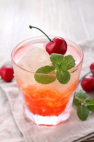 Fresh Ice Cherry Garnished Cherry Fruit Mint Leaves — Stock Photo, Image