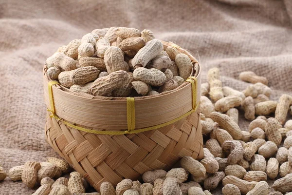 Cacahuètes Séchées Sur Toile Jute — Photo