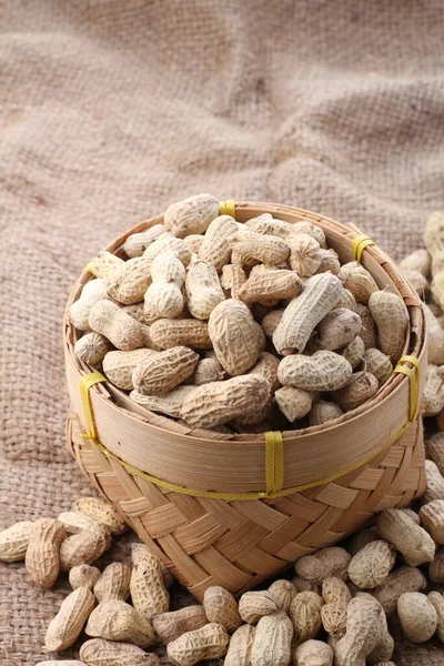 Cacahuètes Dans Bol Bois — Photo