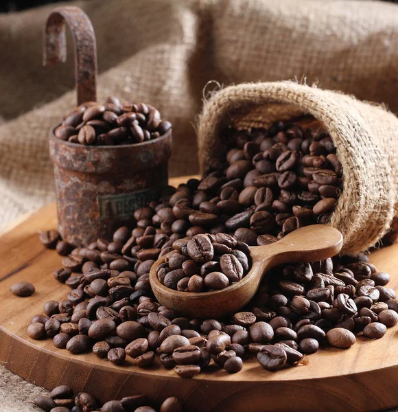 Kávové Zrna Dřevěné Pozadí — Stock fotografie