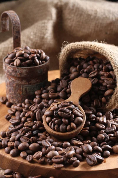 Kávová Zrna Dřevěné Lžičce — Stock fotografie