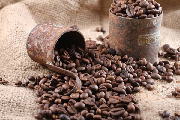 Kaffebönor Påse Trä Bakgrund — Stockfoto