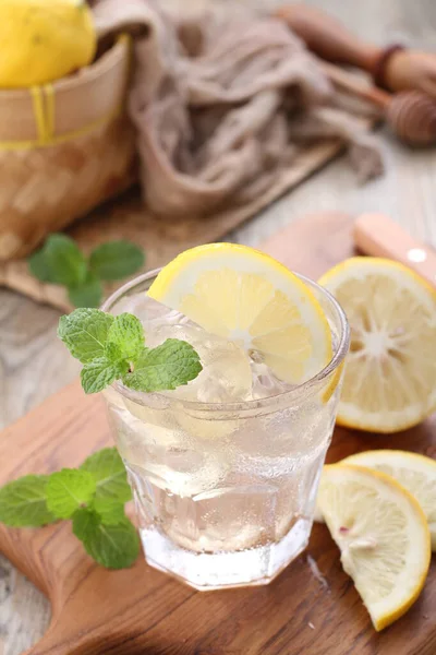 ミントの葉飾りレモン汁 — ストック写真