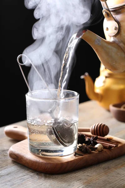 Herbata Jest Aromatycznym Napojem Przygotowywanym Przez Polewanie Gorącą Lub Wrzącą — Zdjęcie stockowe