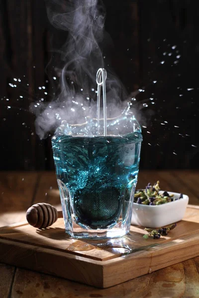 Tea Aromatic Beverage Prepared Pouring Hot Boiling Water Cured Fresh — ストック写真