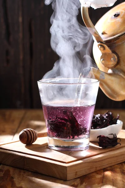 Tea Aromatic Beverage Prepared Pouring Hot Boiling Water Cured Fresh — Stok fotoğraf