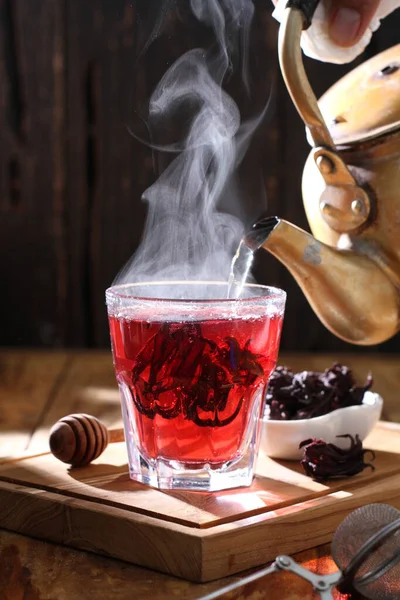 Tea Aromatic Beverage Prepared Pouring Hot Boiling Water Cured Fresh — Stok fotoğraf