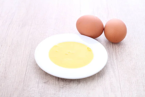 Εικόνες Ωμού Αυγού Φωτεινό Φόντο — Φωτογραφία Αρχείου