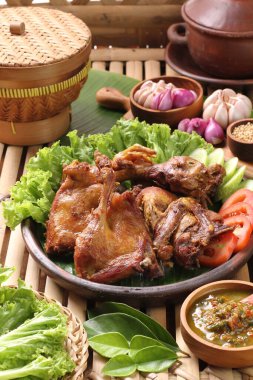 Lezzetli Asya yemeklerinin yakın görüntüsü 