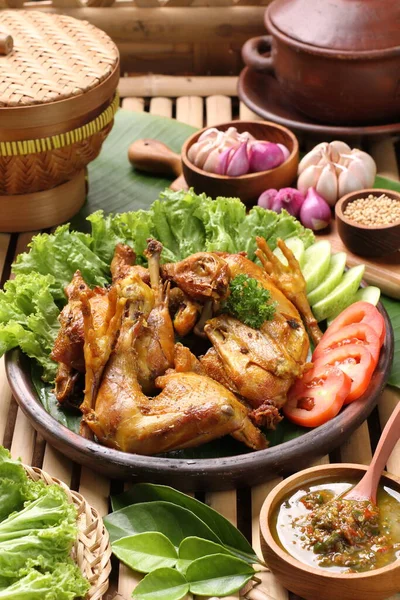 Pollo Parrilla Con Verduras Ensalada — Foto de Stock