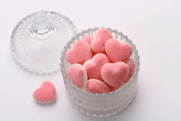 Hartvormige Snoep Een Witte Achtergrond Valentijnsdag Concept — Stockfoto