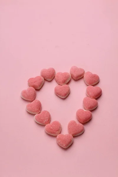 Καρδιά Σχήμα Ροζ Και Άσπρες Καρδιές Ένα Μπλε Φόντο — Φωτογραφία Αρχείου