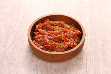 tomato sauce with red pepper and parsley