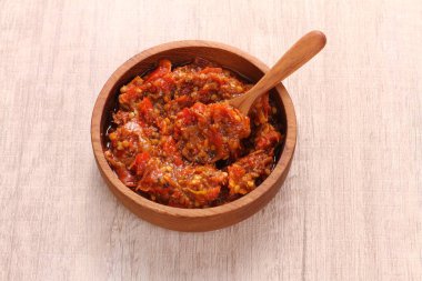 tomato sauce with red pepper and parsley