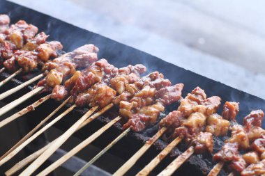 Izgara ızgarada ızgara et.