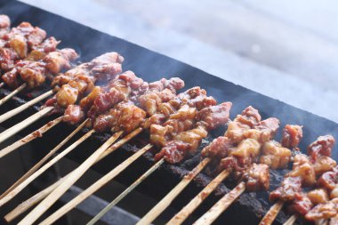 Et ve sebzeli ızgara.