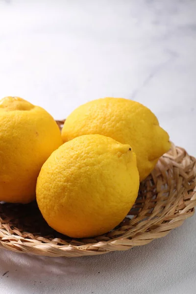 Limões Frescos Fruto Limão Fundo Branco — Fotografia de Stock