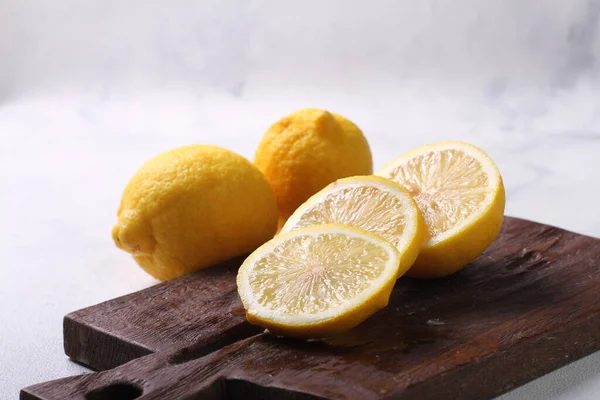 Limone Sullo Sfondo Legno — Foto Stock