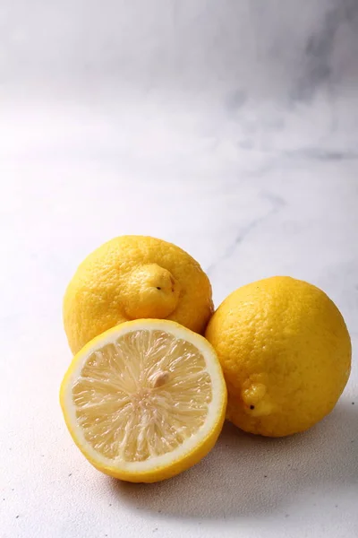 Limone Fresco Fondo Bianco — Foto Stock