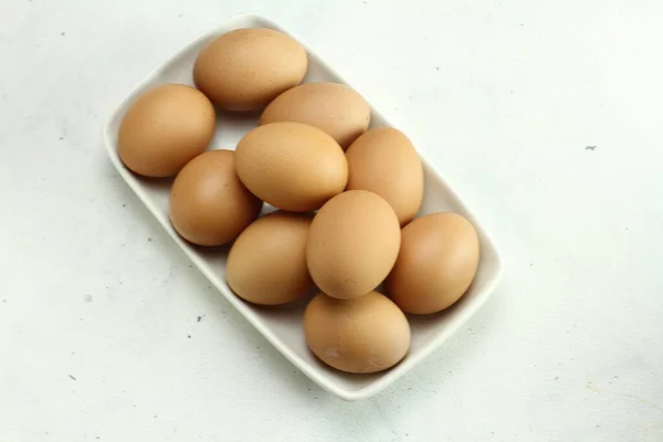 Ouă Într Castron Fundal Alb — Fotografie, imagine de stoc