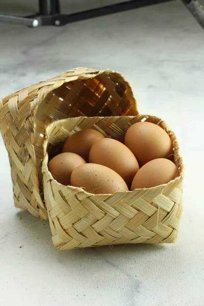 Яйца Корзине — стоковое фото