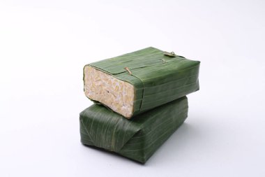 Beyaz zemin üzerine Yeşil Bambu yaprak