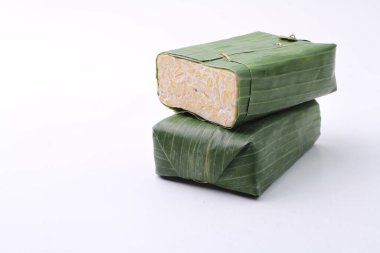 Beyaz zemin üzerine Yeşil Bambu yaprak