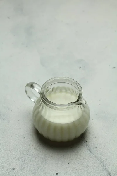 Mleko Szklanka Soku Kokosowego Białym Tle — Zdjęcie stockowe