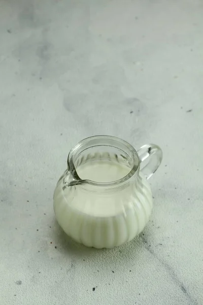 Ποτήρι Γάλα Λευκό Φόντο — Φωτογραφία Αρχείου