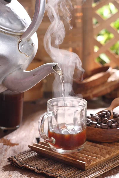 Черный Кофе Чашке Деревянном Фоне — стоковое фото