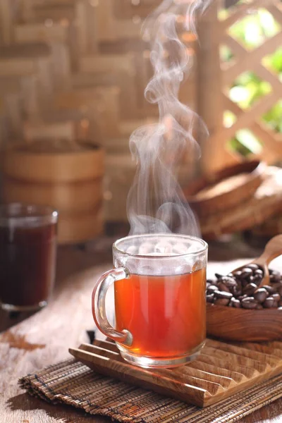 Горячий Чай Чашкой Кофе Чайником Деревянном Фоне — стоковое фото