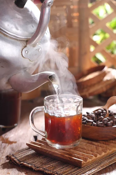 Кофе Стеклянной Чашке Деревянном Столе — стоковое фото