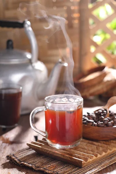 Горячий Чай Чашкой Кофе Чайник Деревянном Фоне — стоковое фото