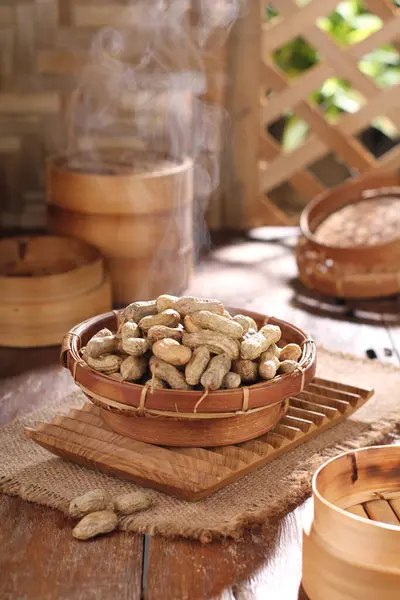 Walnuts Wooden Bowl Background Burlap — Stock Photo, Image