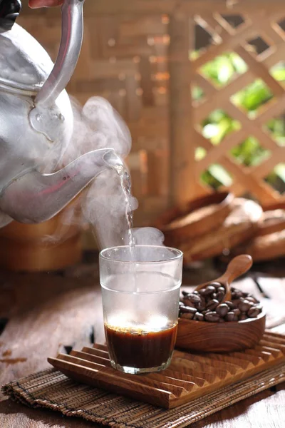 Кофейные Зерна Чашка Чая Деревянном Фоне — стоковое фото