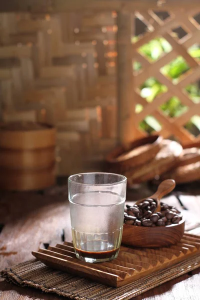 Чашка Кофе Свежим Ароматным Чаем Деревянном Столе — стоковое фото
